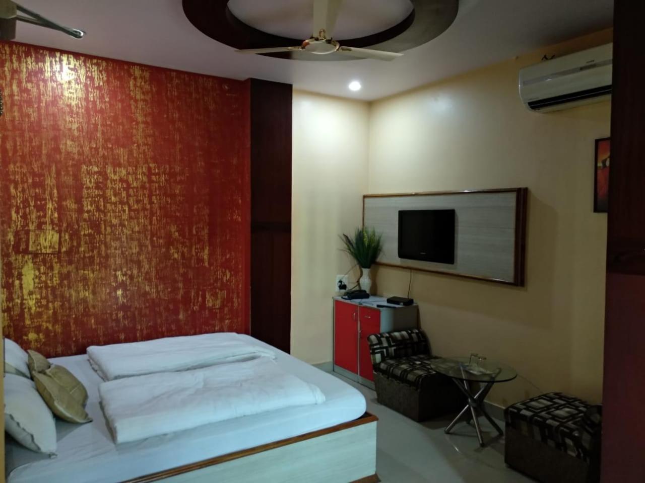 Surya Hotel Katni Eksteriør bilde